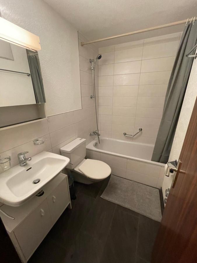 Modern With Free Parking Apartment