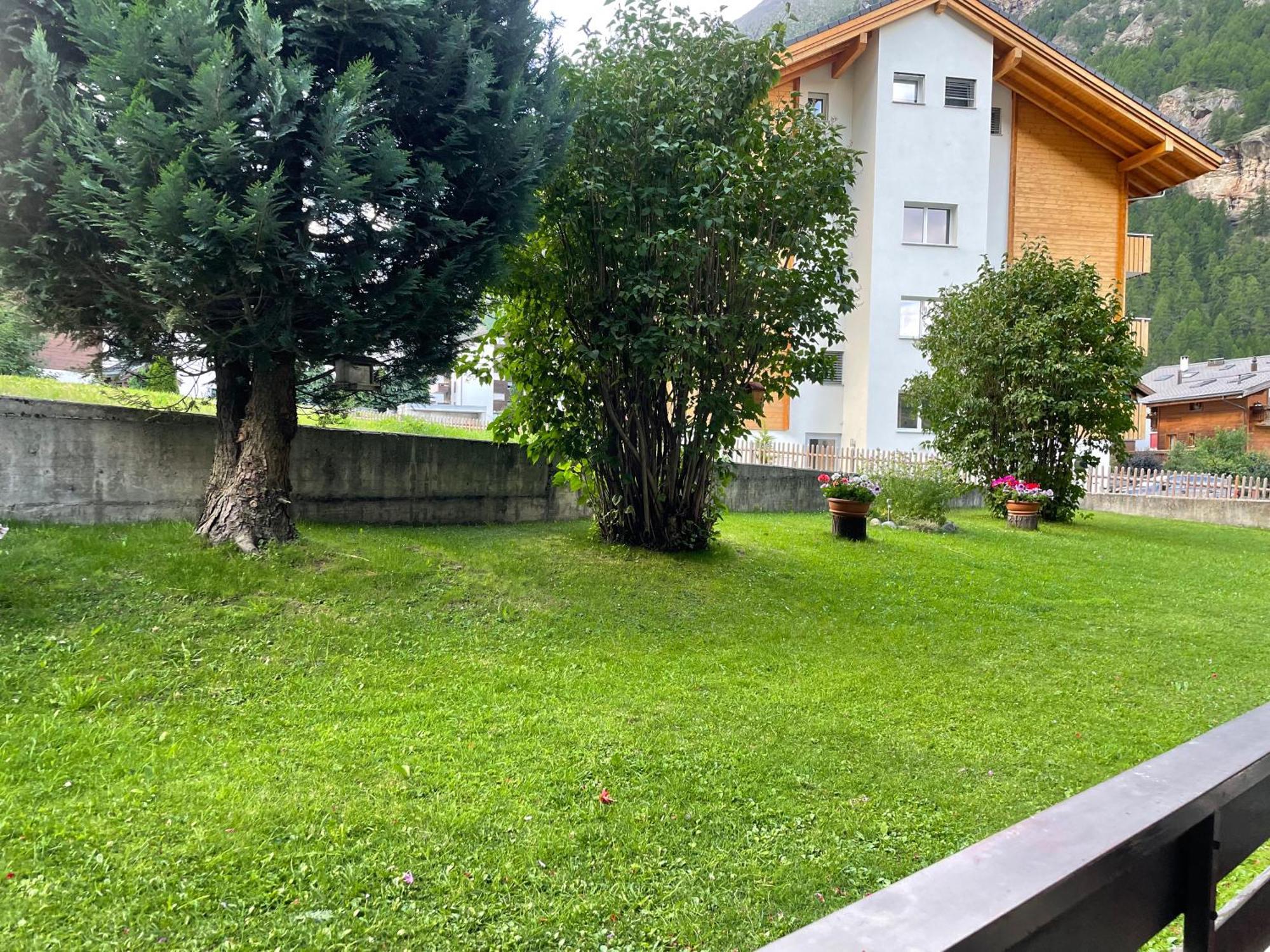 Modern With Free Parking Apartment